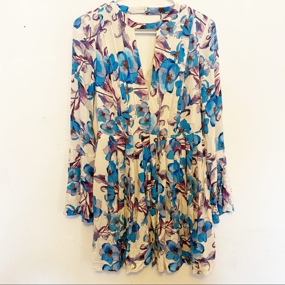 Free People Tegan Floral Mini Dress keyhole
Purple and Blue Bell Sleeves Boho - Picture 3 of 10